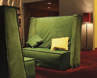 Trieste sofa. 164x74 h.134 Nabuck Bottle (A)
