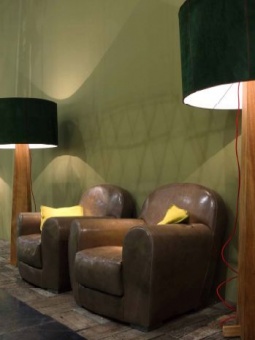 Amburgo armchair 97x97 h.90 Tuscany Pianosa (A), floor lamp Benao h.190, lampshade Ø80 h.50 Nabuck Bottle (A)